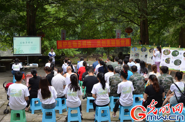 beat365英国官网师生助力直播带货 江津柿子村2小时获赞8.4万